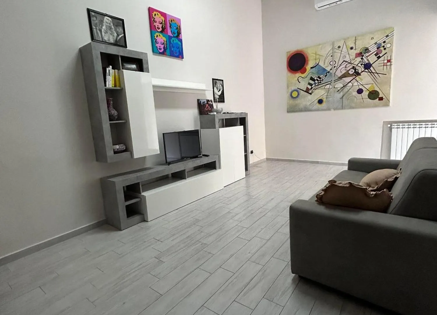 Apartment Appartamento Regina Margherita Naples Italy